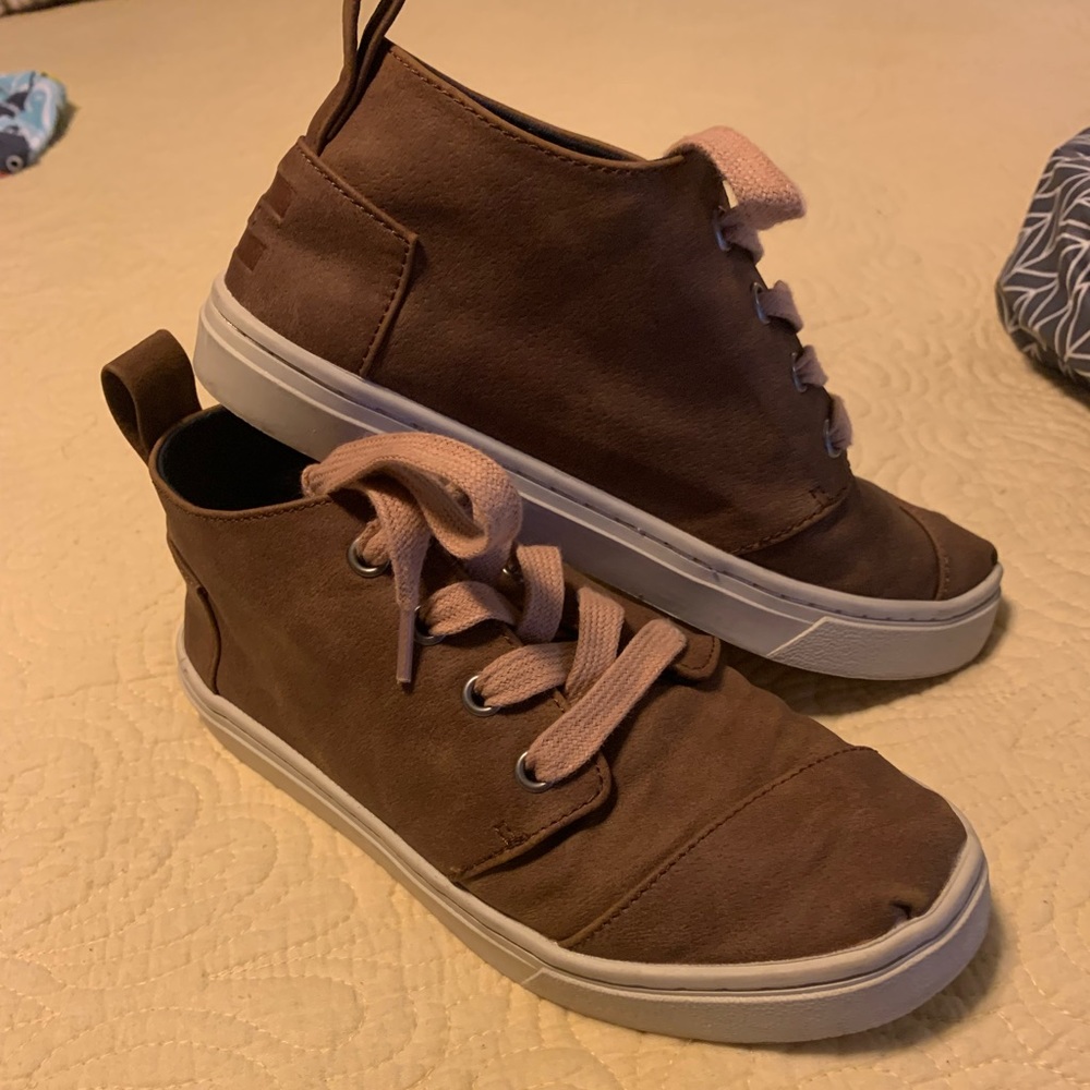 BOYS TOMS SHOES